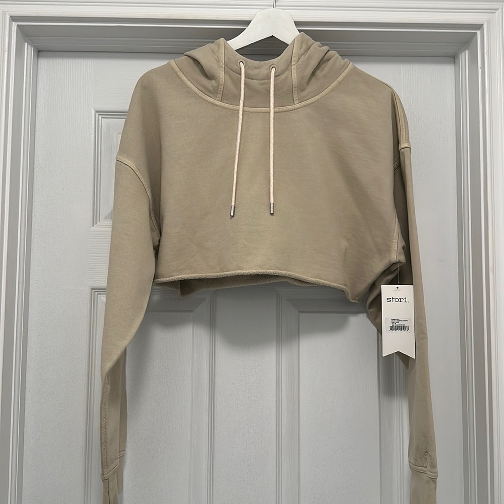 stori. Breathe cropped hoodie
